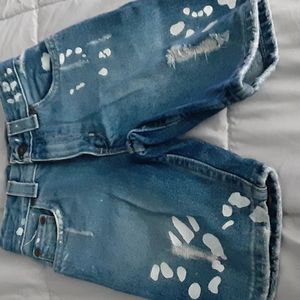 Boys painter look denim shorts.